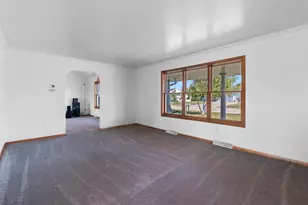 2820 Blue Spruce Dr, Green Bay, WI 54311 - Photo 7