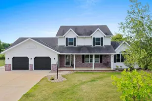 2820 Blue Spruce Dr, Green Bay, WI 54311 - Photo 1