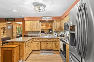 1261 Gavin Rd, Neenah, WI 54956 - Photo 3