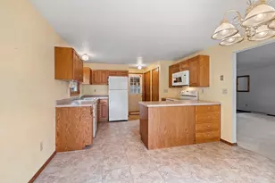 1043 Coppens Rd, Green Bay, WI 54303 - Photo 7