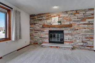 1332 Mulberry Ln, Neenah, WI 54956 - Photo 5