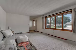 1332 Mulberry Ln, Neenah, WI 54956 - Photo 7
