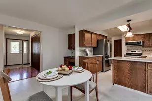1332 Mulberry Ln, Neenah, WI 54956 - Photo 9