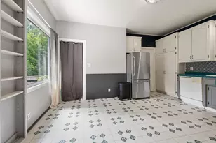 1240 S Jackson St, Green Bay, WI 54301 - Photo 11