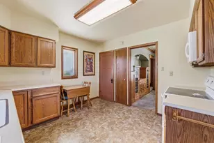 2024 Illinois Ave, New Holstein, WI 53061 - Photo 7