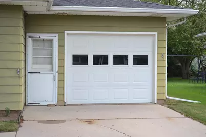 1138 Higgins Avenue, Neenah, WI 54956 - Photo 3