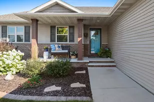 W6438 Sawtooth St, Menasha, WI 54952 - Photo 3