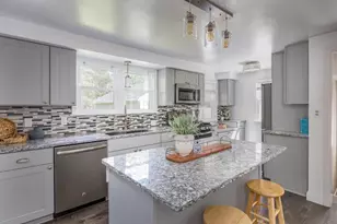 822 W 3rd St, Appleton, WI 54914 - Photo 9
