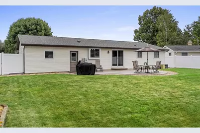 2360 Kincaid Avenue, Oshkosh, WI 54904 - Photo 13