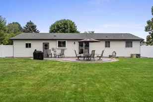 2360 Kincaid Ave, Oshkosh, WI 54904 - Photo 15