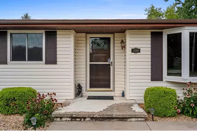 2360 Kincaid Avenue, Oshkosh, WI 54904 - Photo 7