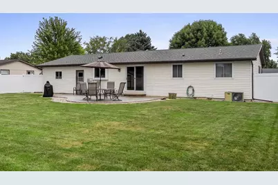 2360 Kincaid Avenue, Oshkosh, WI 54904 - Photo 17