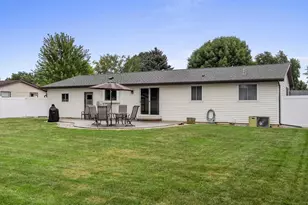 2360 Kincaid Ave, Oshkosh, WI 54904 - Photo 17