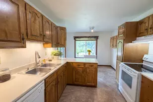 2935 Mossy Oak Cir, Green Bay, WI 54311 - Photo 9