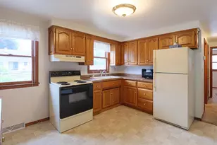 825 Stony Brook Ln, Green Bay, WI 54304 - Photo 3