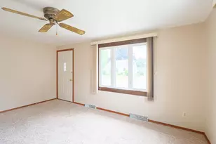 825 Stony Brook Ln, Green Bay, WI 54304 - Photo 5