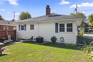 1342 Waugoo Ave, Oshkosh, WI 54901 - Photo 9