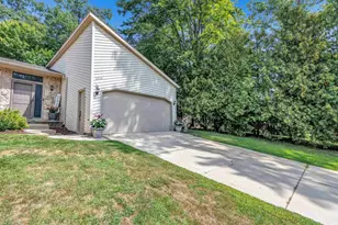 2526 Dunbar Ln, Green Bay, WI 54304 - Photo 1