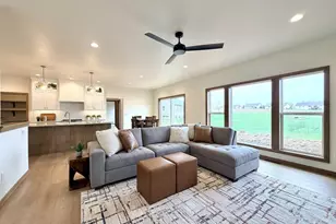 2146 Aurrailia Ct, Green Bay, WI 54311 - Photo 9