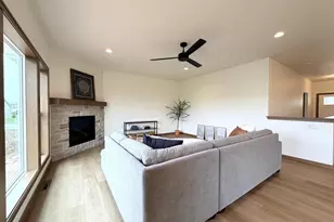 2146 Aurrailia Ct, Green Bay, WI 54311 - Photo 7