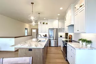 2146 Aurrailia Ct, Green Bay, WI 54311 - Photo 11