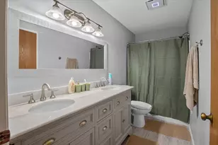 970 Manor Dr, Neenah, WI 54956 - Photo 13
