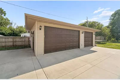 1805 Algoma Boulevard, Oshkosh, WI 54901 - Photo 31