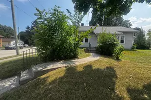 1601 Dewey St, Manitowoc, WI 54220 - Photo 3