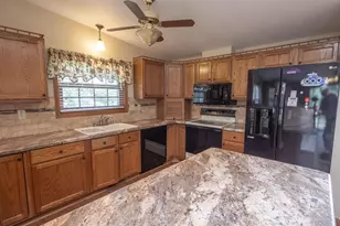 E846 Arrowhead Dr, Waupaca, WI 54981 - Photo 9