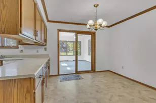 542 Wakefield Ave, Fond du Lac, WI 54935 - Photo 9