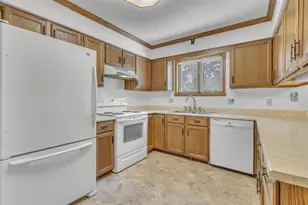 542 Wakefield Ave, Fond du Lac, WI 54935 - Photo 7