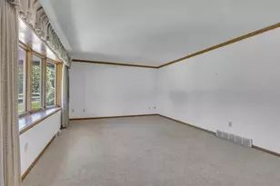 542 Wakefield Ave, Fond du Lac, WI 54935 - Photo 3