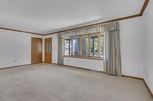 542 Wakefield Ave, Fond du Lac, WI 54935 - Photo 5