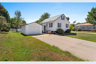 318 Hall Avenue, Oconto, WI 54153 - Photo 7