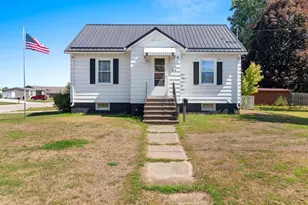 318 Hall Ave, Oconto, WI 54153 - Photo 3