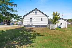 318 Hall Ave, Oconto, WI 54153 - Photo 11