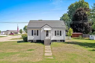 318 Hall Ave, Oconto, WI 54153 - Photo 13