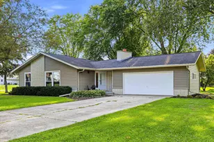 N7104 Leonard Dr, Fond du Lac, WI 54935 - Photo 1