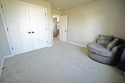 880 Joeanna Way, Pulaski, WI 54162 - Photo 11