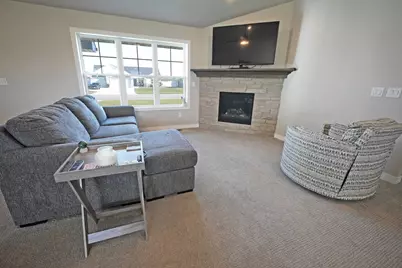 880 Joeanna Way, Pulaski, WI 54162 - Photo 3