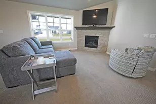 880 Joeanna Wy, Pulaski, WI 54162 - Photo 3