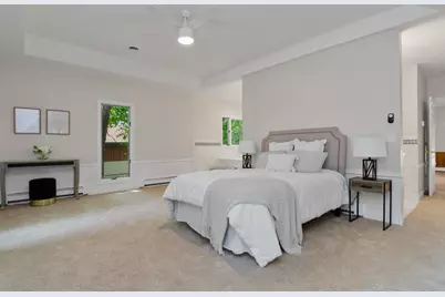 985 Bridgewood Drive, Neenah, WI 54956 - Photo 13