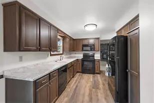 842 Fribourg St, De Pere, WI 54115 - Photo 9