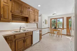 120 E Glenbrook Dr, Pulaski, WI 54162 - Photo 9