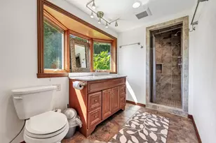 660 N Northview Rd, Green Bay, WI 54311 - Photo 9