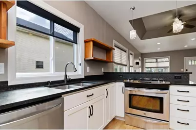 304 Spencer Street, Green Bay, WI 54303 - Photo 11