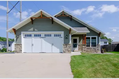 304 Spencer Street, Green Bay, WI 54303 - Photo 1