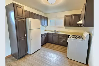 516 E Custer Avenue, Oshkosh, WI 54901 - Photo 3
