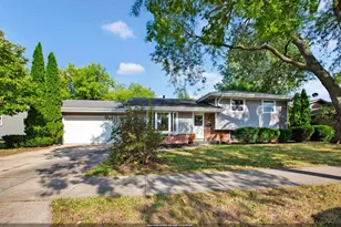 1030 Devonshire Dr, Oshkosh, WI 54902 - Photo 1