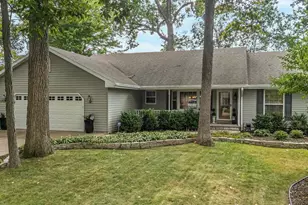 1794 Garnet Ct, Menasha, WI 54952 - Photo 1